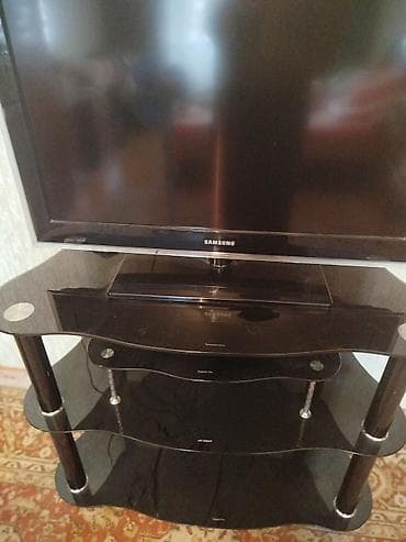 mini televizor: Samsung LCD televizor + şüşə TV stendi - Brend/model: Samsung (LCD — 3