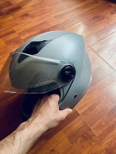 Moto kask satılır.Az istifadə olunub,problemsizdir.Metro:20 yanvar — 3