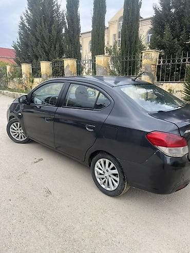 yan guzguler: Mitsubishi Attrage / Mirage G4 sedan - Rəng: qara - Kuzov: 4 qapılı — 6