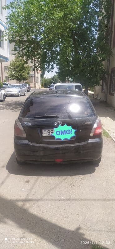последующий выкуп авто бишкеке: Qara rəngdə olan Kia Rio avtomobili. Bu model şəhər daxilində rahat — 2