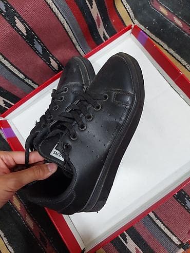 prada: Qara rəngli uniseks krossovkalar - Marka: LIVEN’S (etiketdə — 3