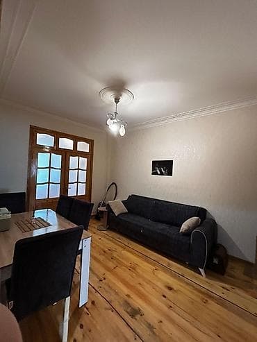 ramanıda ev: 20yanvar metrosunun üsdündə 5mərtəbənin 1ci mərtəbəsində 3otaqlı ev — 5