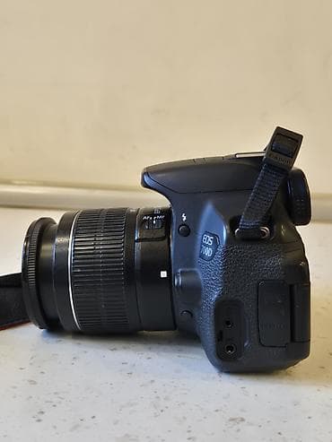mini pc: Canon EOS 700D DSLR fotoaparat + Canon Zoom Lens EF‑S 18–55mm — 2