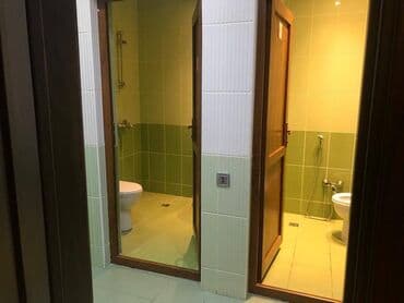 аренда торгового места в магазине: Gənclik metrosuna yaxın yol kənarı ümumi sahəsi 220 kv,m olan, obyekt — 16