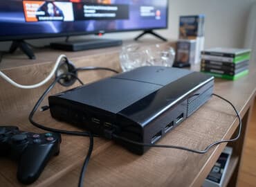 ps3 oyun diskləri: Playstation 3 super slim 500gb 2 pult İcine modda yuklenilib — 1