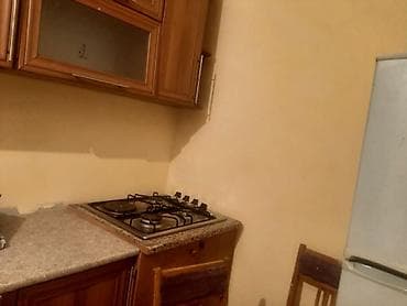 4 otaqlı ev: Köhnə tikili mənzil – geniş otaqlı - 2 ayrı yataq otağı və iri zal - — 8