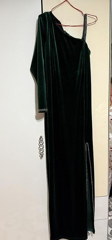 Tünd yaşıl məxmər gecə/libas - Uzun, axıcı siluet - Bir çiyin açıq