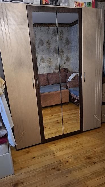 Dördkapılı paltar şkafı – güzgülü orta bölmə - Dizayn: Açıq ağac
