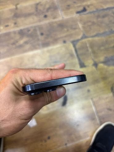 2.el macbook: IPhone 16 Pro Max, 256 GB, Qara, Simsiz şarj — 3