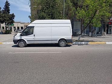 Ford markalı geniş və saz vəziyyətdə olan avtomobilimlə şəhərdaxili