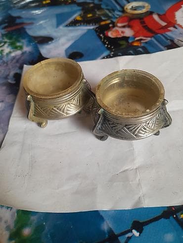 restoran qabları: İki ədəd dekorativ metal duz/ədviyyat qabı (stolüstü) - Material — 1