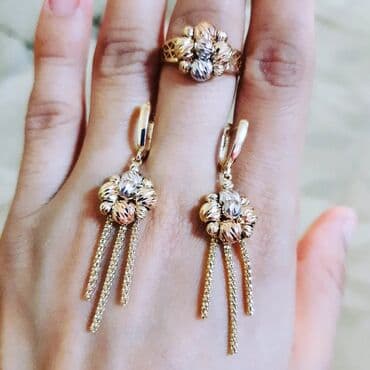 italyan qizili: Dəstə daxildir: Boyunbağı, Kulon, Sep, Pandora, Sarı qızıl, 585 Əyar, 13900 g — 9