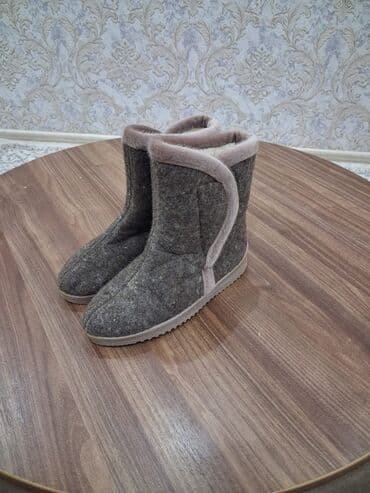 Qış üçün isti ev botları - Material: qalın keçə/parça üstlük, içi