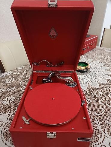 Velosiped ehtiyyat hissələri: Qırmızı portativ qrammofon – mexaniki yaylı - Korpus: qapaqlı — 10