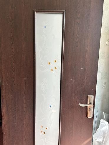 plintus: Daxili otaq qapısı – şüşə vitrajlı - Material: tünd qəhvəyi rəngli — 1