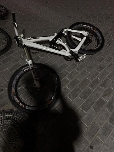 volta vsx: Ağ rəngli dağ velosipedi – downhill/frirayd yönümlü Texniki — 1