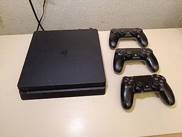 PlayStation 4 Slim proşifkalı konsolu + 3 ədəd DualShock 4 idarəetmə