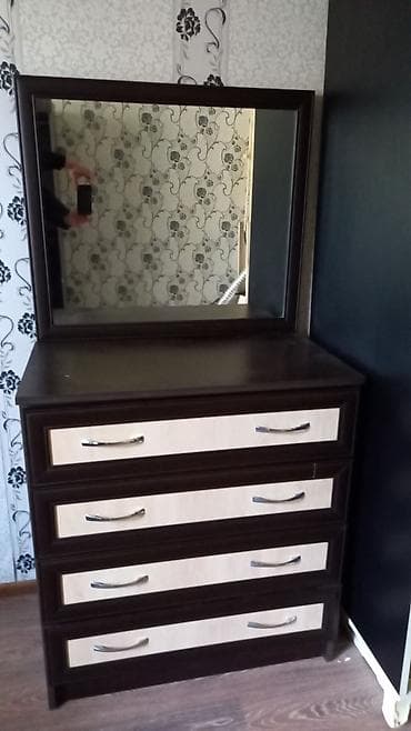 güzgü ilə çekmeceli sinə: Güzgülü — 1