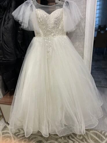 nişan donları instagram: Gəlinlik – zərif tüllü və payetli - Rəng: süd ağ - Model: A-line/bal — 2