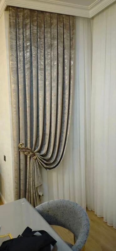 07 perde: Qalın, boz rəngli, zərli naxışlı pərdələr otağa zərif və dəbli bir — 14