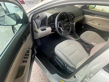 Hyundai Elantra: 2 l | 2017 il Sedan — 6