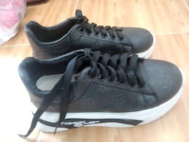 женские кеды сникерсы: Размер: 39, цвет - Черный, Б/у — 4