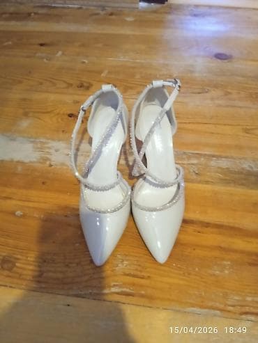 женские классические туфли на танкетке: Размер: 37, цвет - Белый, Б/у — 1