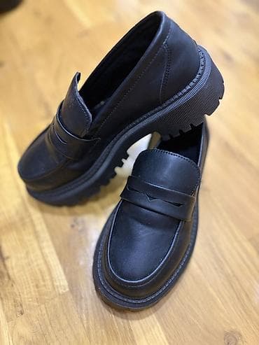 Женская обувь: Qara loafer ayaqqabı - Stil: Klasik penny loafer dizaynı, üst hissədə — 1