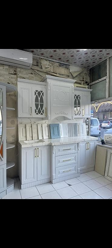 bi led: Mətbəx mebeli dəsti – klassik üslubda ağ rəngli fasadlar - Üst və alt — 1