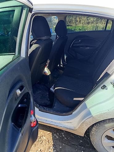 Avtomobil alışı: Kia Rio: 1.6 l | 2013 il Sedan — 4