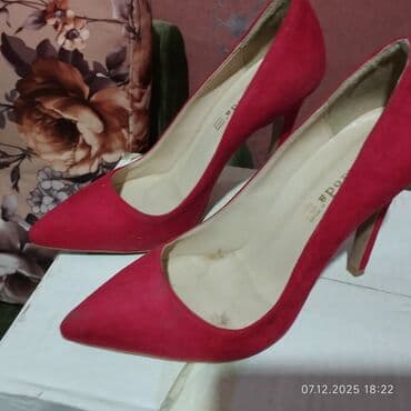 Qadın ayaqqabıları – 3 fərqli model - Qırmızı tufli: iti burun, nazik lalafo.az -da Qadın ayaqqabıları – 3 fərqli model - Qırmızı tufli: iti burun, nazik