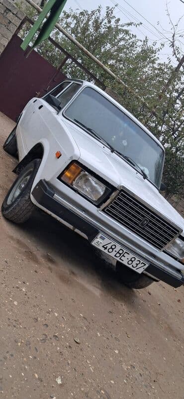 oka satılır: Lada (VAZ) klassik sedan – ağ rəng, 4 qapı, arxaötürücülü. Xarici: - — 8