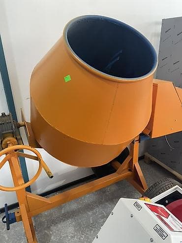 rəndələr: Bu narıncı rəngli portativ betonqarışdıran tikinti işləri üçün nəzərdə — 2