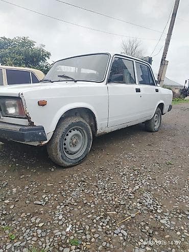 17 teker: Lada 2107, ağ rəng, sedan gövdə.masin ideal vəziyyətdədir mator — 3