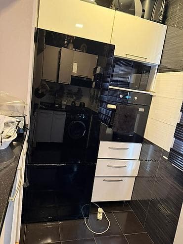 İşlənmiş 2 qapılı Bosch Soyuducu Satılır, rəng - Qara, Dolab içi — 2