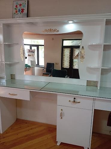 Салонные, медицинские комплекты мебели: Gözəllik salonu üçün tam dəst vizaj/berber masası - Rəng: ağ, qızılı — 4