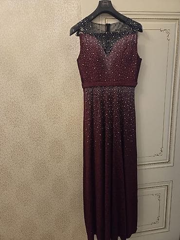 Zərif axşam/gecə geyimi – bordo rəngdə, parıltılı daşlarla bəzədilmiş — 2