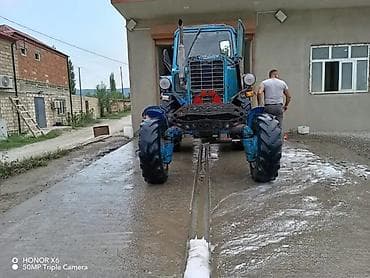 muhərrik velosiped: Mavi rəngli təkərli traktor – kabinəli, ön faralar və siqnal işıqları — 3