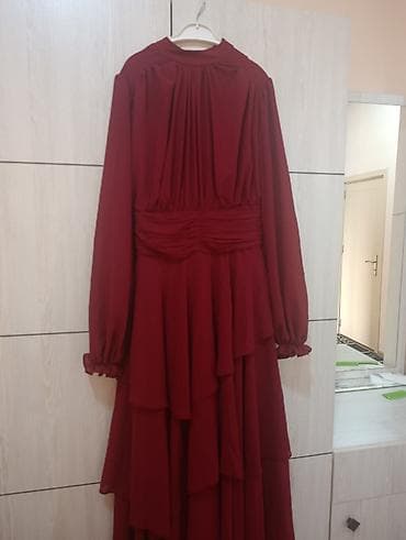 Bordo rəngdə uzun ziyafət/libas geyimi. Geyim butikden 95azne alınıb — 2