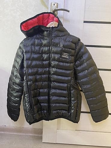 Qara rəngli kapüşonlu yüngül puffer gödəkçə - Rəng: dışı qara, iç