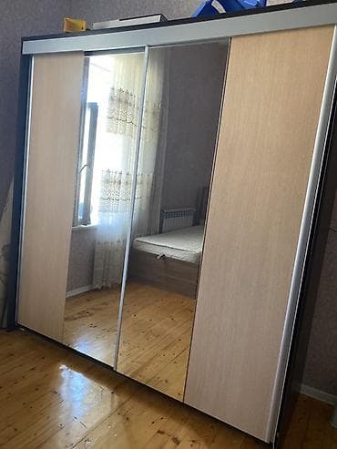 șkaf: Sürgülü qapılı paltar dolabı - Dizayn: Açıq ağac rəngi panellər və — 4