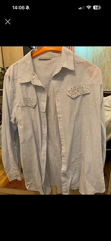 herbi paltar: Ağ rəngli qadın köynəyi – Aritokrat üslubda, uzunqollu, düyməli model — 1