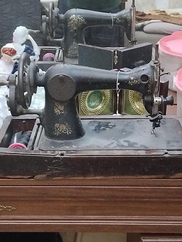 qedim: Antik əl tikiş maşını – mexaniki, fırladıcı çarxla Xüsusiyyətlər: - — 4