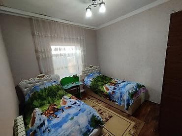 gencede ev: Satılır: həyət evi - Daş hasarlı, dəmir darvazalı həyət. Ön hissədə — 10