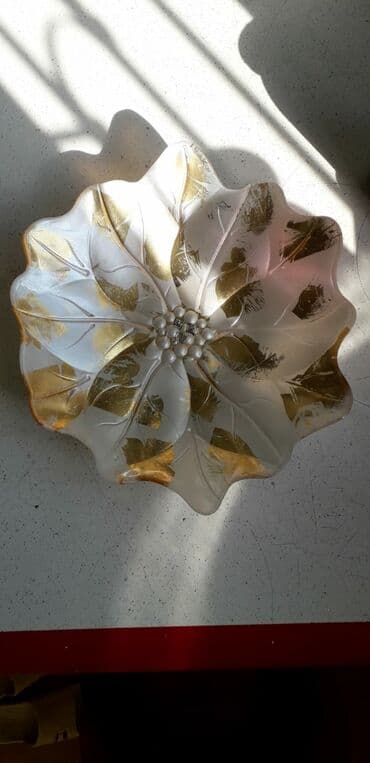 set qabları: Hədi̇yyəli̇k meyvə qabi. 
Təzədi̇r i̇şlənməyi̇b.
Karopkasi da var — 1