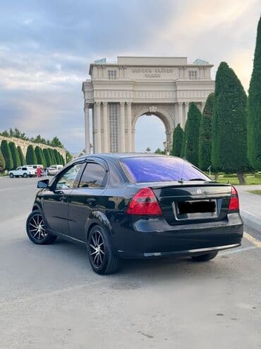 şevralet kobalt: Chevrolet Aveo: 1.4 l | 2010 il 250000 km Sedan — 5