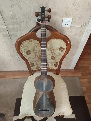 Gözəl və ideal səsə malik açıq, zil səsli, köhnə və tam professional