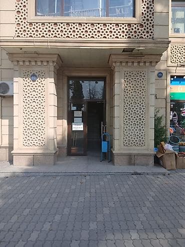 new emlak: Obyekt Gəncə şəhərin mərkəzində, iki mərtəbəli, orta təmirli istilik — 2