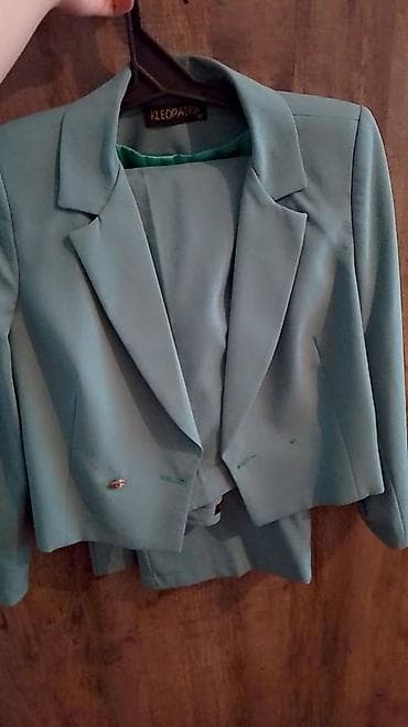 Paltolar: Kleopatra brendi qadın kostyumu – yüngül nanə-yaşıl rəngdə. - Düz — 1