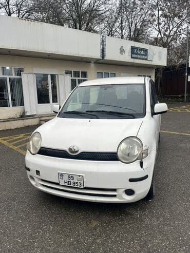 Toyota Sienta: 1.5 l | 2004 il Van/Minivan